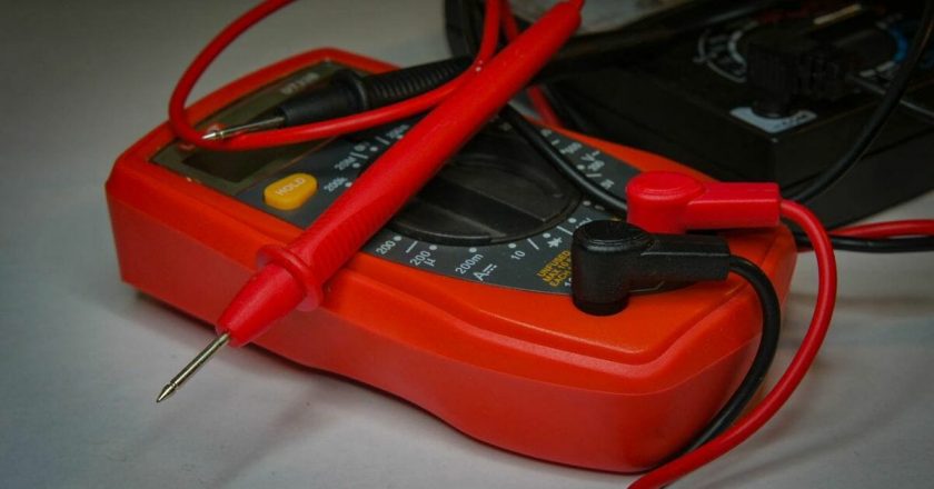 How To Check The Laptop Battery Voltage With A Multimeter